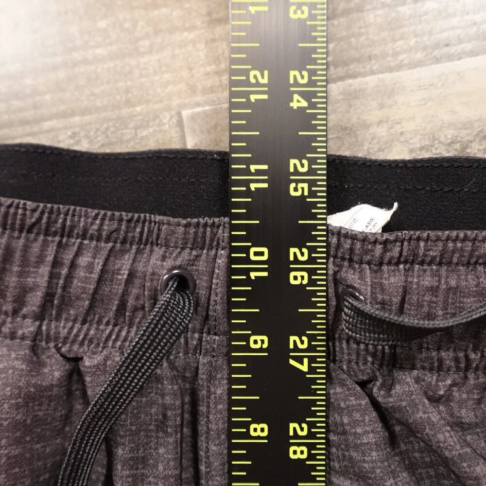 Travis Mathew Performance Shorts Men’s Medium Heather Charcoal 8” Inseam Stretch